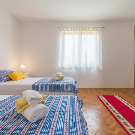 Apartman Lia *