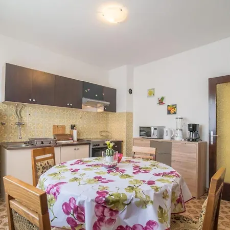 Apartman Lia *