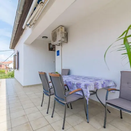 Apartman Lia *